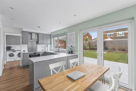 69 Chatsworth Drive, Banbury-10.jpg