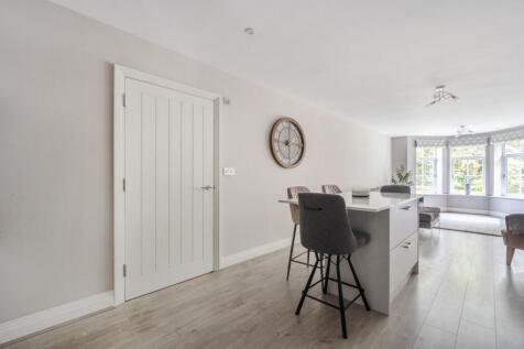 1374897-12-690b58...