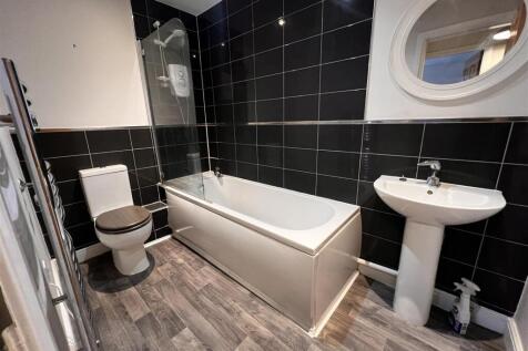 Longley Gardens, 148 Saddleworth Road 8.jpg