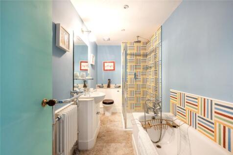 2 bed, 1 bath Apartment in london - Photo 5