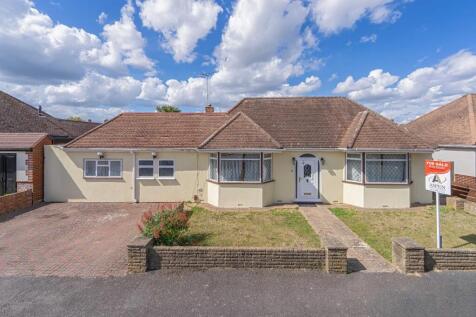 74 Kingsway, Staines-upon-Thames, TW19 7QE-1.jpg