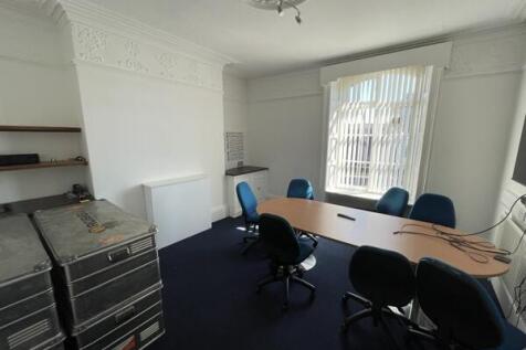 Office to rent Image 5