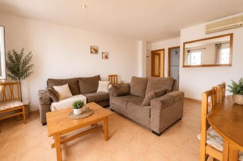 Living room 2.jpg