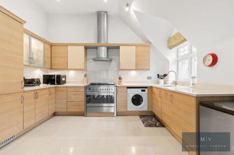 Flat 14, Eva Court MV-2.jpg