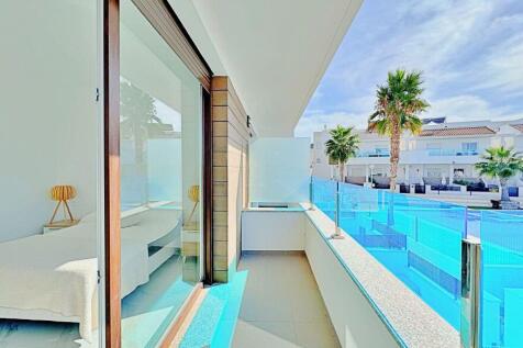 Los Balcones modern 3 bed townhouse