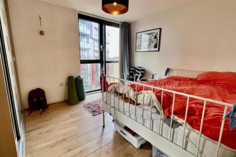 MAIN BEDROOM