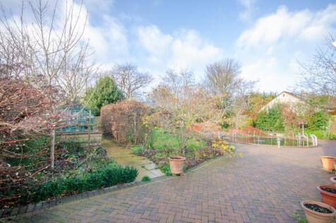 Rear garden pic 2.jpg