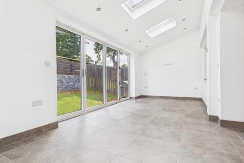 CAM03729G0-PR0113-STILL022