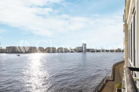 St Davids Square, Is