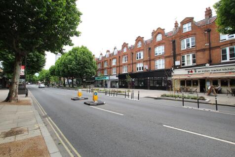 Hamways are very proud to offer this very spacious second floor studio apartment available to rent within a well managed residential block in Hammersmith.