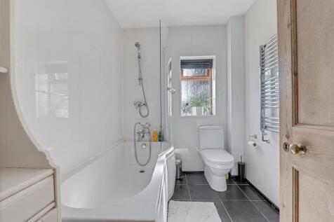 GROUND FLOOR BATHROOM