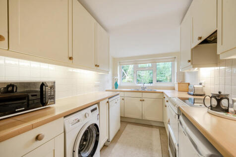 1319941-10-6878d3...