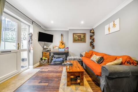 Belvedere Drive, Newbury, RG14 photo 3