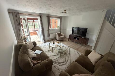 Wallmead Gardens, Loughton, Milton Keynes photo 3
