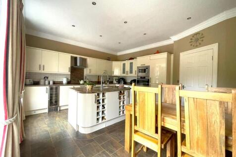 Breakfast/Kitchen (1st Floor)