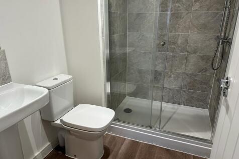 Bedroom 3 ens suite 2.jpg