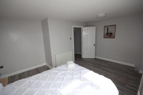 Greatfields Drive, Uxbridge, UB8 photo 5