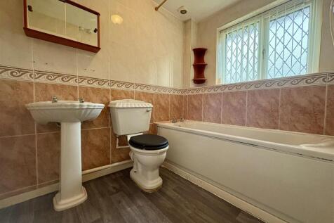 19 Leven Drive, Willenhall photo 4