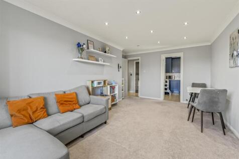 15 Richardson House, Malting Way, TW7 6SD6.jpg