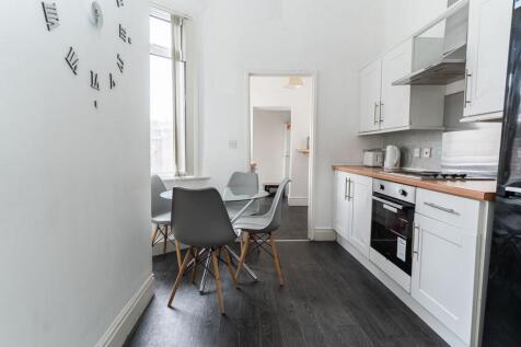 4 Bedroom House, Nicander Road photo 5