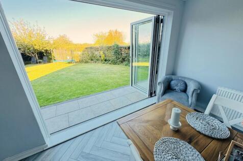BI-FOLD DOORS TO GARDEN