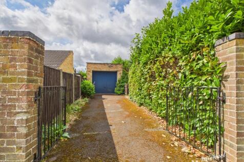 CAM02773G0-PR0310-STILL006