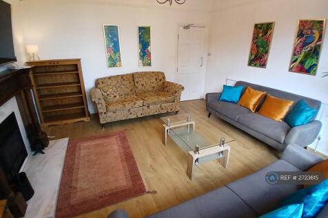 Sitting Room With Seating For 9