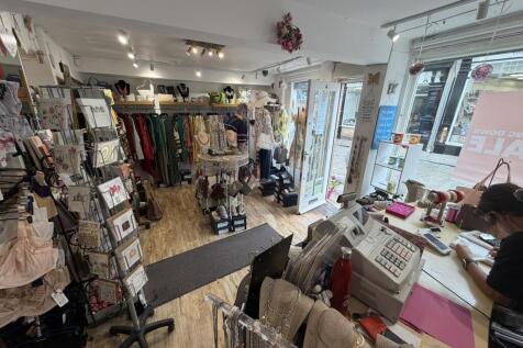 Retail Property (high street) to rent Image 3