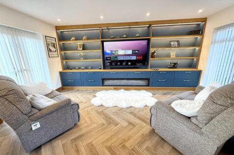 Open Plan Lounge / Kitchen