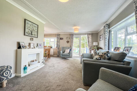 31 Tower Court - living room