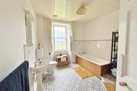 Two, The Lodge, Bathroom