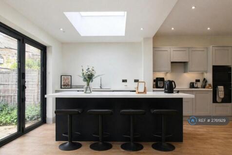 Open Plan Kitchen / Living Area