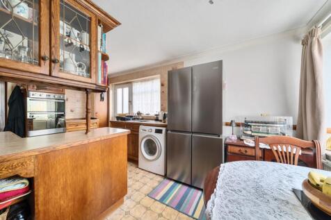 1303401-6-6841c97e7e6fd