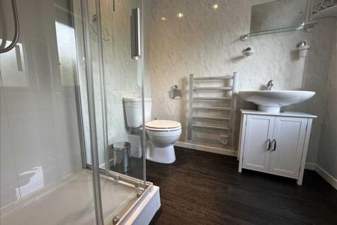 Bedroom with ensuite