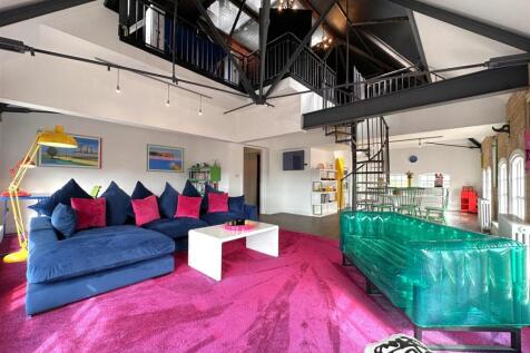 OPEN-PLAN Living Space 464