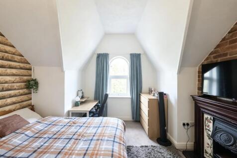 Faeture bedroom.jpeg