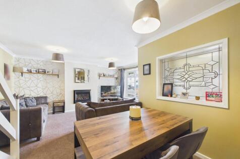 Lounge/Dining Area