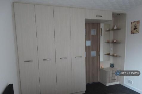 Fitted Wardrobes In Bedroom