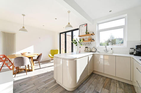 Family Dining Kitchen 