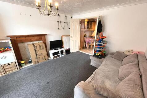 Neston Drive, Cinderhill, Nottingham, NG6 photo 3