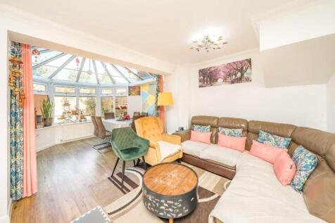 Beverley Road, Sunbury-on-Thames, Surrey, TW16 photo 5
