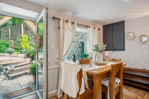 Dining area and door to garden.jpg