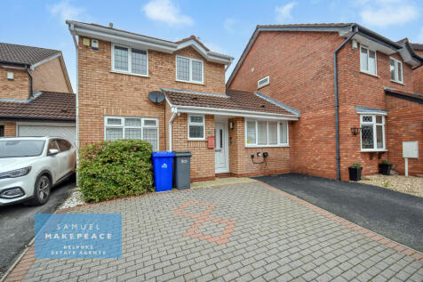 Four Bedroom Detached House with Gorgeous Interio