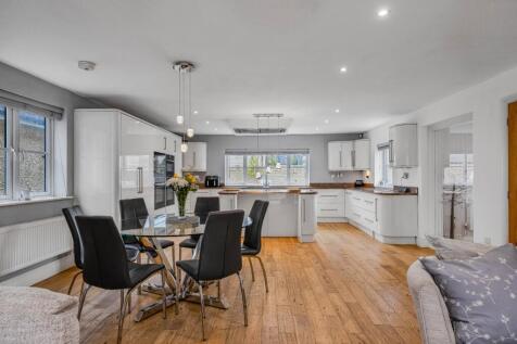 Kitchen Family Room