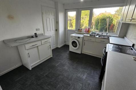 Kitchen 2.jpg
