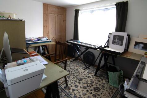 Smal front bedroom office main house