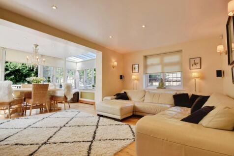 Family Room &amp; Diner