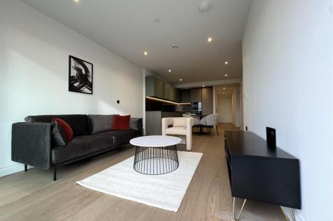 Living Room pic 2.jpeg