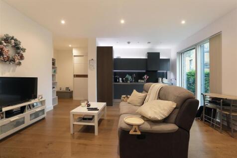 Living room 2.jpeg