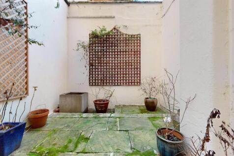 Flat 1 167 CRMaincourtyard4.jpg